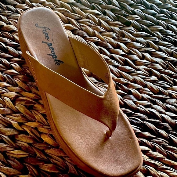 Havana Thong Platform Sandal - Picture 1 of 4